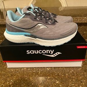 Womens Saucony Triumph 19 Alloy Powder